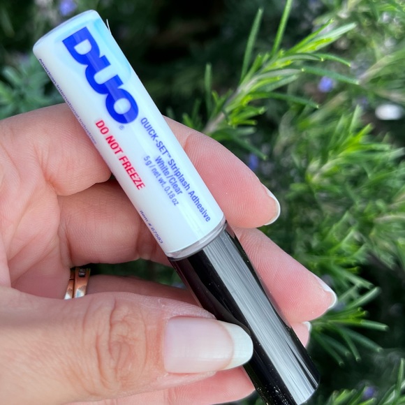 DUO Quick set clear striplash adhesive - Picture 3 of 4